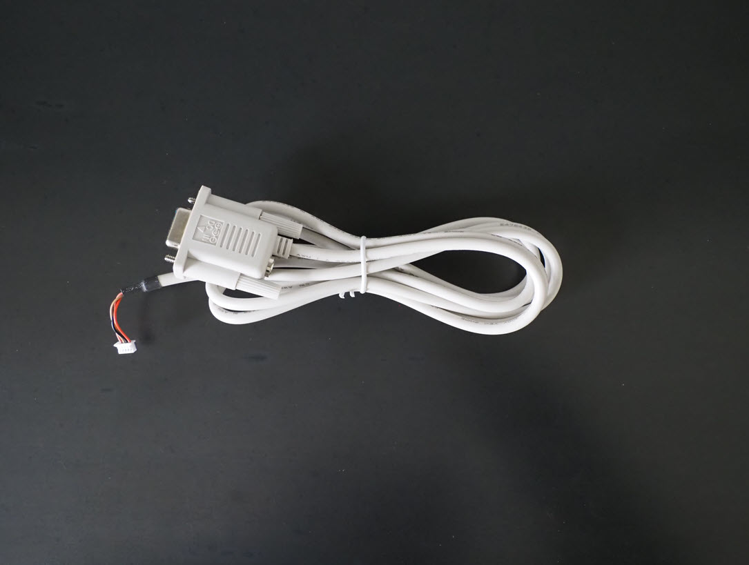 RS-232/UART-Kabel mit DC-Buchse für den Anschluss eines BALTECH RFID Lesers an eine serielle Schnittstelle und Stromversorgung